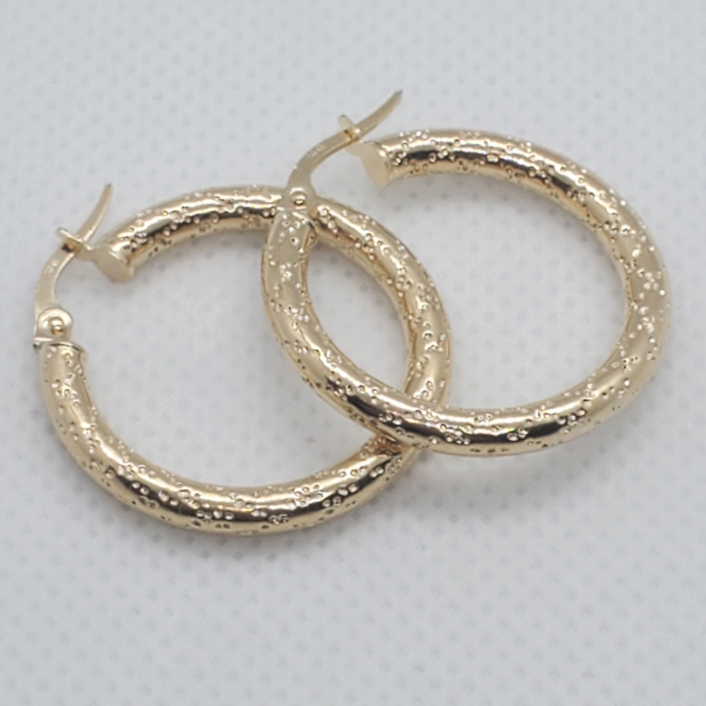 14 KT Gold Design Hoop Earrings - Picture 4 of 5